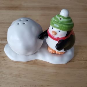 Hallmark Salt And Pepper Shakers Penguin And Snowball